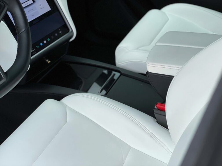Rentides Tesla Model X koos juhiga, saate mugavust ja tehnoloogiat ratastel.
